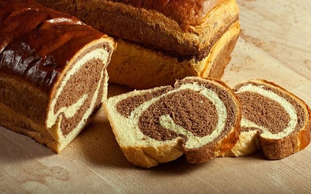 Cozonac cu nucă şi cacao