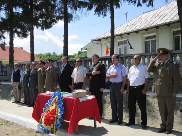 IBĂNEŞTI: Cinste şi onoare eroilor neamului - FOTO