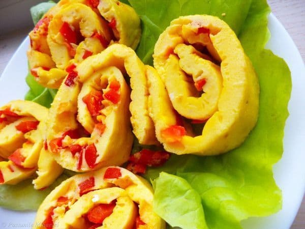 Omletă rulată cu ardei
