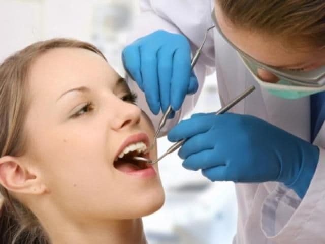 Veste bună pentru toţi românii: tratamentul la dentist va fi decontat de stat