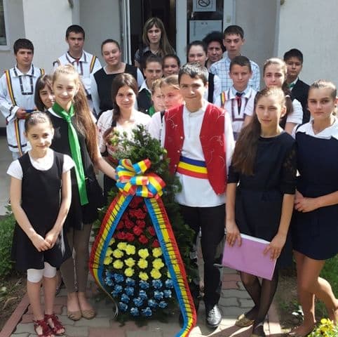 Ziua Eroilor sărbătorită de elevii Școlii Gimnaziale nr. 1 Văculești - FOTO