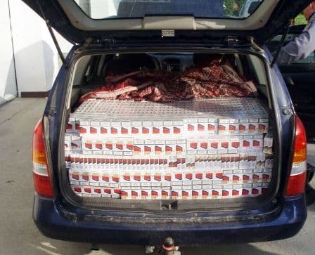 Tânăr din Păltiniș, depistat în timp ce transporta ţigarete de contrabandă în Dorohoi  