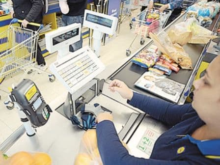 Nemţii de la LIDL dau salarii mai mari cu 30% în Bucureşti decât în provincie