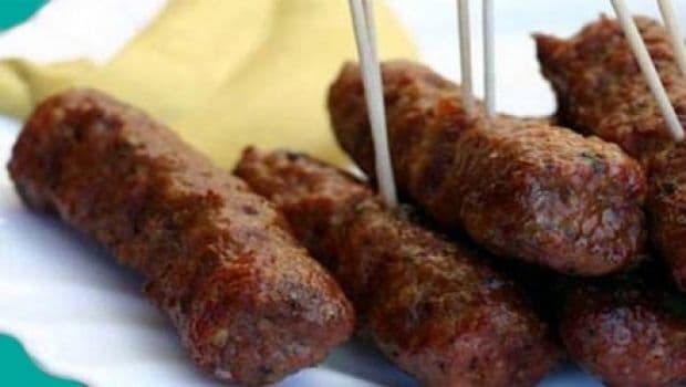 Micul românesc se poate vinde în toată Uniunea Europeană, de azi. Doly-Com Botoşani este unul din cei mai mari producători de mici din România