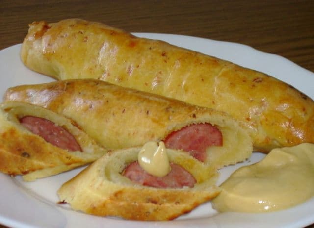 Rulouri calde cu cârnăciori