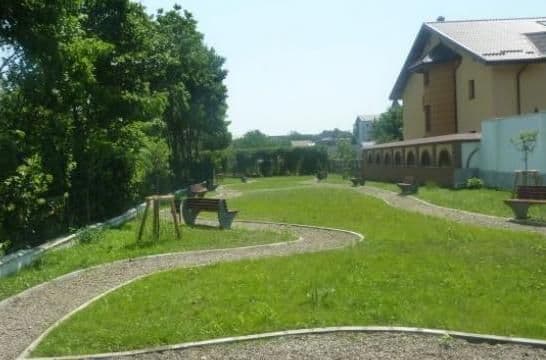 Primăria Botoşani a amenajat primul parc din ţară, destinat exclusiv câinilor de companie