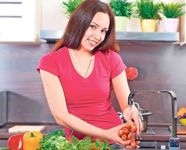 Cum se spală corect legumele cu frunze