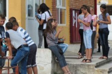 Absolvenții clasei a VIII-a se pot înscrie de luni la evaluarea națională