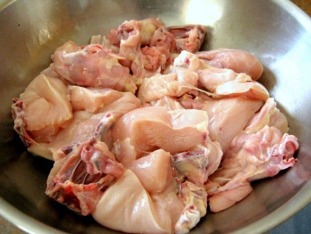Descoperire şocantă. O nouă bacterie ucigașă în carnea de pui