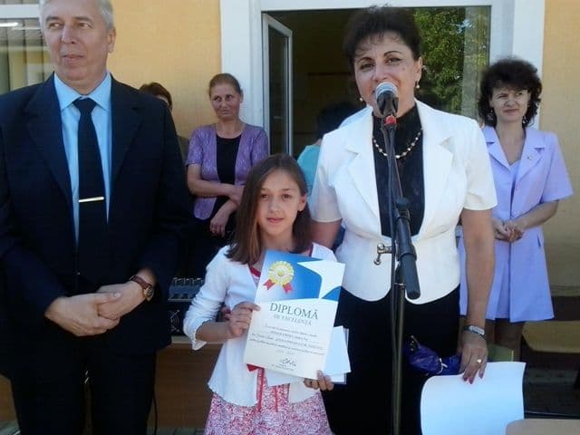 Deputatul PSD Tamara Ciofu premiază pentru al doilea an la rând cel mai bun elev din fiecare școală din colegiul său