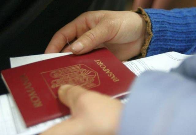 Gata cu statul la coadă! Documentele de călătorie se expediază prin curier