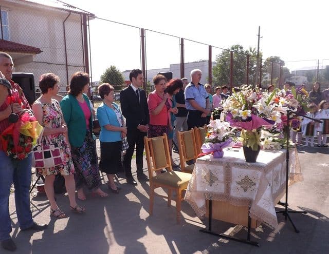 Sfârsit de an şcolar marcat în mod tradiţional de elevii şi cadrele didactice de la Şcoala Gimnazială „Al.I.Cuza” Dorohoi - FOTO