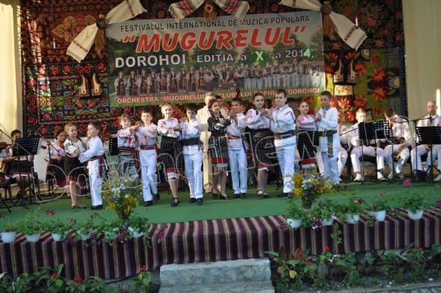 Dorohoienii sunt așteptați astăzi la cea de-a doua zi a Festivalului Internaţional de muzică populară „Mugurelul”, ediția a X-a