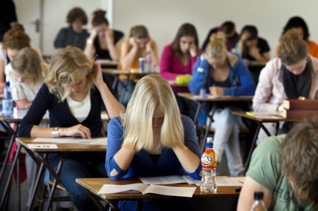 Evaluarea Naţională 2014: Vezi baremul la disciplina LIMBA ROMÂNĂ și calculează-ți nota!
