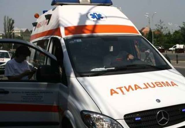 Șofer ajuns la spital din cauza neatenției