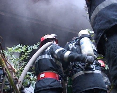Casă distrusă parţial într-un incendiu la Dorohoi