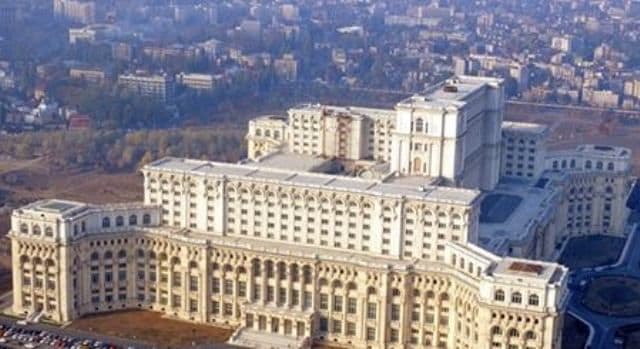 Fabuloasa poveste a militarului zidit intr-unul din pereții Palatului Parlamentului!