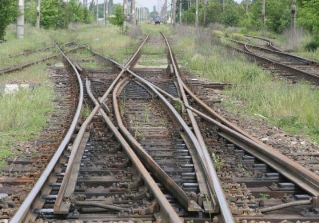 Șocant! O adolescentă de 16 ani spulberată de tren, în timp ce îşi făcea o fotografie pentru facebook