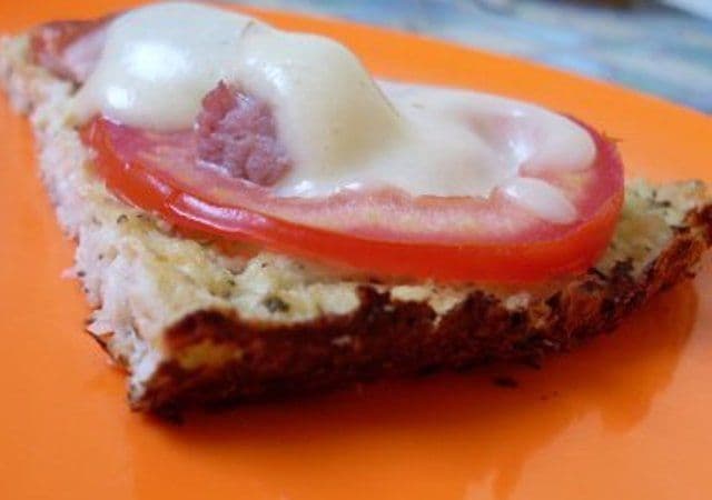Pizza cu blat de conopidă