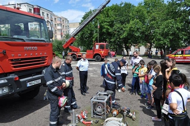 Pompierii pregătesc „Viitorul în siguranță” şi la Dorohoi - FOTO