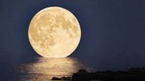 Fenomen astronomic spectaculos. Când vei putea vedea prima superluna din această vară