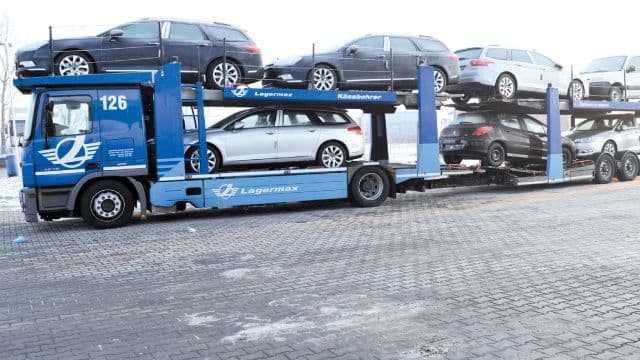 Poliția rutieră informează: Vehiculele cu numere provizorii sau de probă pot fi introduse în România doar pe remorci sau trailere