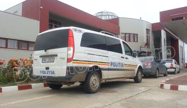 Descinderi la Vama Stânca! Țigări de contrabandă introduse în țară cu sprijinul a trei vameşi