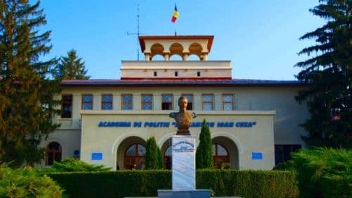 Victor Ponta: Toţi absolvenţii Academiei de Poliţie vor avea un loc de muncă