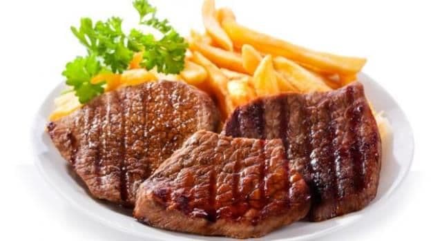 De ce nu e bine să combini carnea cu cartofii. Care este avertismentul nutriționiștilor