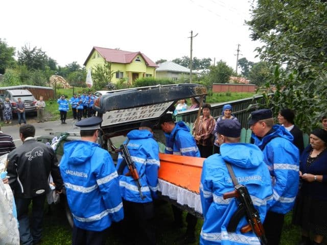 Veteran de război, sublocotenentul Iancu Biciuşcă, condus pe ultimul drum de jandarmii botoșăneni - FOTO