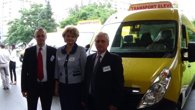 Microbuze școlare repartizate la două primării din județ. Vezi care!