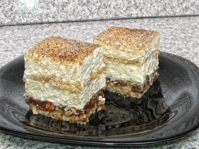Prăjitura Deliciu cu nucă