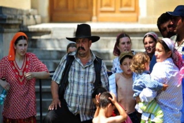 Circa 800 de romi, majoritatea români, evacuaţi din două tabere, în Franţa