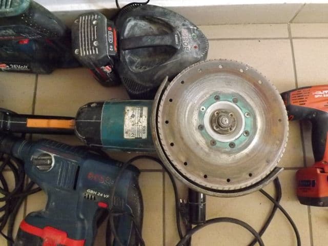 Uneltele electrice în valoare de 2900 de lei, sustrase de doi tineri