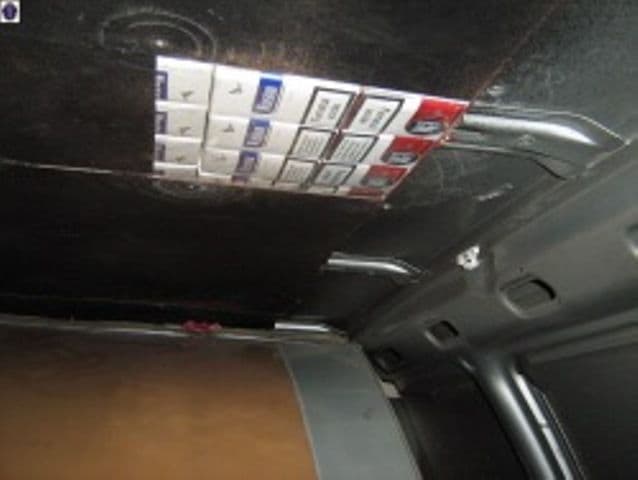 Transport ilegal de ţigarete, depistat de poliţiştii dărăbăneni
