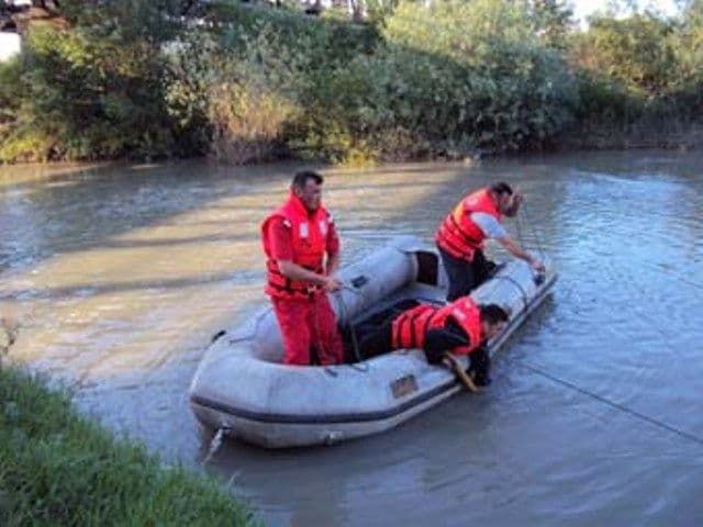 Trupul neînsufețit al unui copil înecat în Siret, recuperat de pompieri