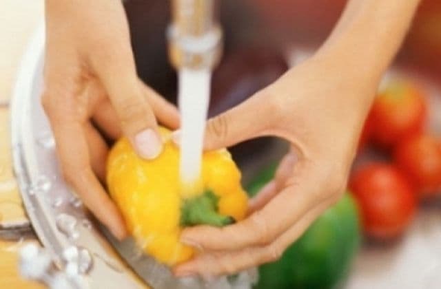 Cum se spală fructele și legumele. Te ajută să previi boli grave, așa că învață să o faci corect