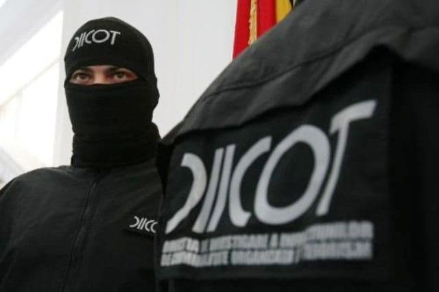Botoșăneni prinși în flagrant cu droguri asupra lor