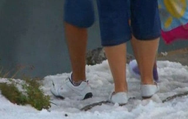 Fenomene meteo extreme: Ninsoare şi lapoviţă în mijlocul verii în România