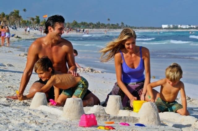 Zile gratuite de vacanţă pe litoral. Cât costă cel mai ieftin pachet turistic