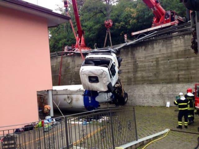 Accident grav în Italia cu o autocisternă din România