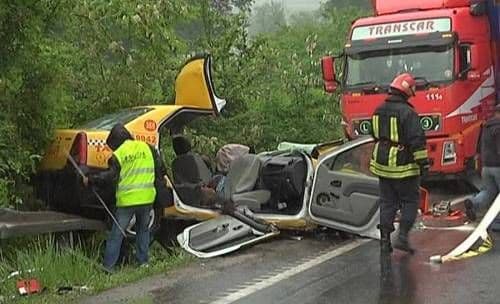 O tânără din Botoşani şi-a pierdut viaţa într-un grav accident de circulaţie pe DN 2