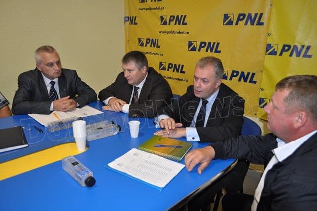 PDL și PNL au dat mâna oficial și la Dorohoi în prezența lui Țurcanu și Flutur - FOTO