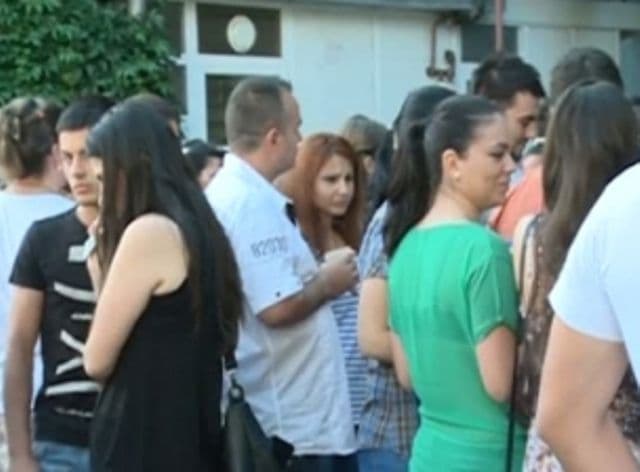 Statul român cheltuie milioane de lei cu ajutoare de şomaj pentru tinerii care au picat BAC-ul