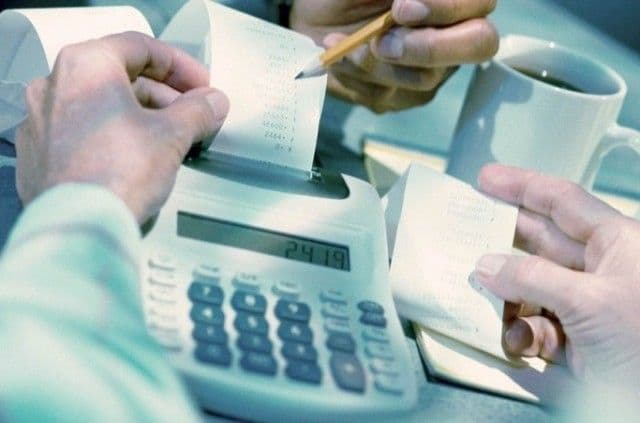 O tânără din Iaşi s-a trezit cu datorii pe un card nesolicitat