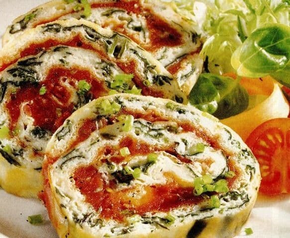 Ruladă cu brânză şi roşii