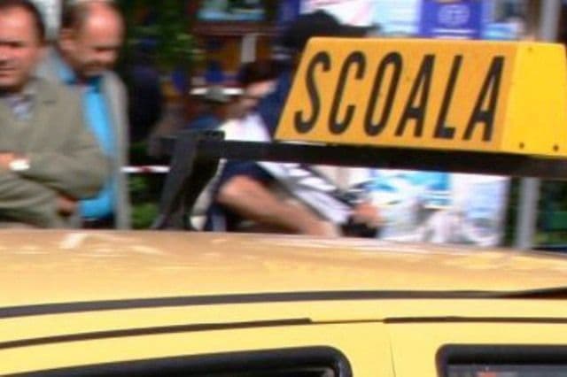 Schimbări majore pentru viitorii şoferi: Se cer minim 8 clase pentru obţinerea permisului auto
