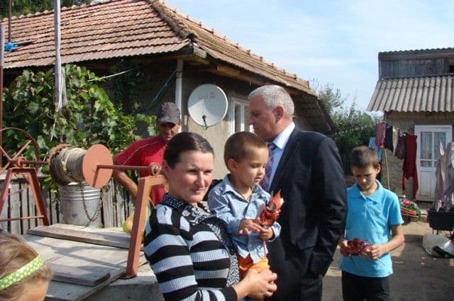 Băieţelul ars în decembrie 2012 şi salvat cu SMURD-ul s-a făcut o bomboană de copil
