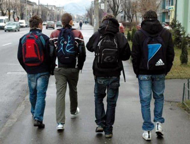 Părinţii vor plăti amenzi pentru elevii cu multe absențe
