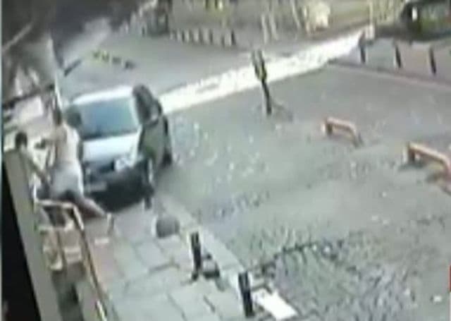 Doi turişti români, călcaţi de maşină la Istanbul